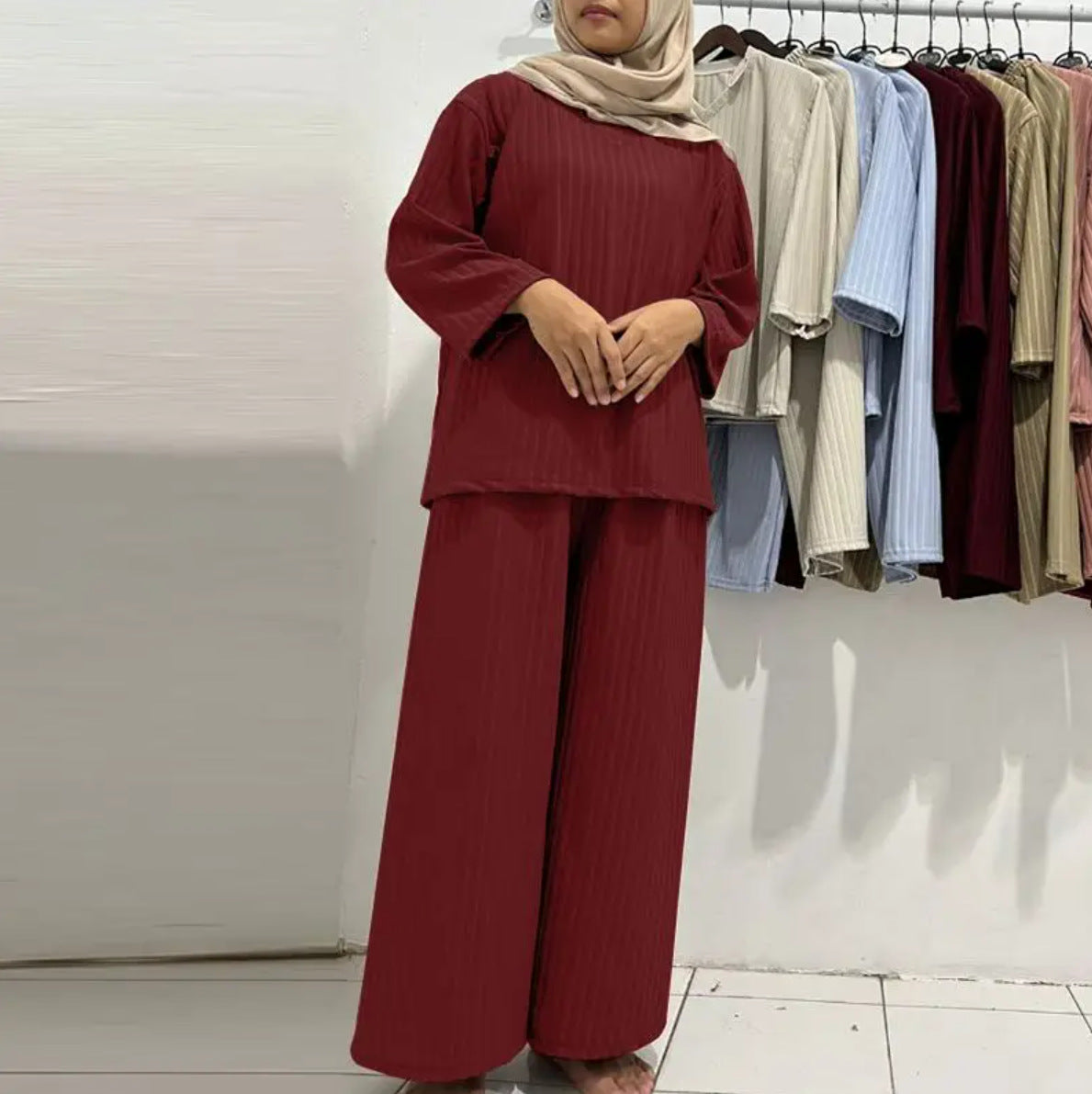 2024 New Pure Color Fine Pit Strip Fashionable Raglan Long-sleeved Knitted Suit Top And Pants Two-piece Set