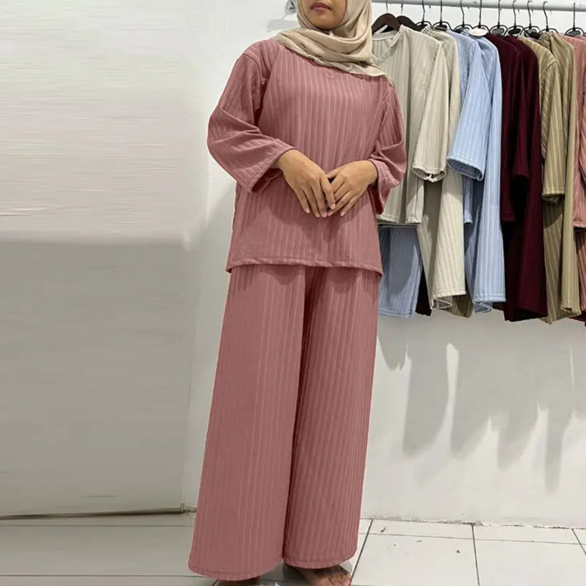 2024 New Pure Color Fine Pit Strip Fashionable Raglan Long-sleeved Knitted Suit Top And Pants Two-piece Set